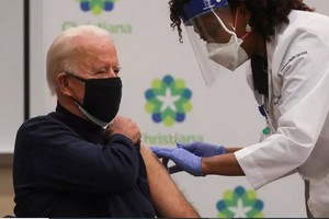Etats-Unis : vaccination obligatoire pour la majorité des salariés d’ici à janvier | Libération