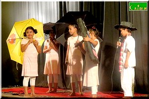 Une exposition et une comédie musicale mettent en lumière le génie des élèves du lycée Les Méharées [PhotoReportage]